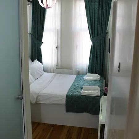 Hotel Lale Ortakoey 3*